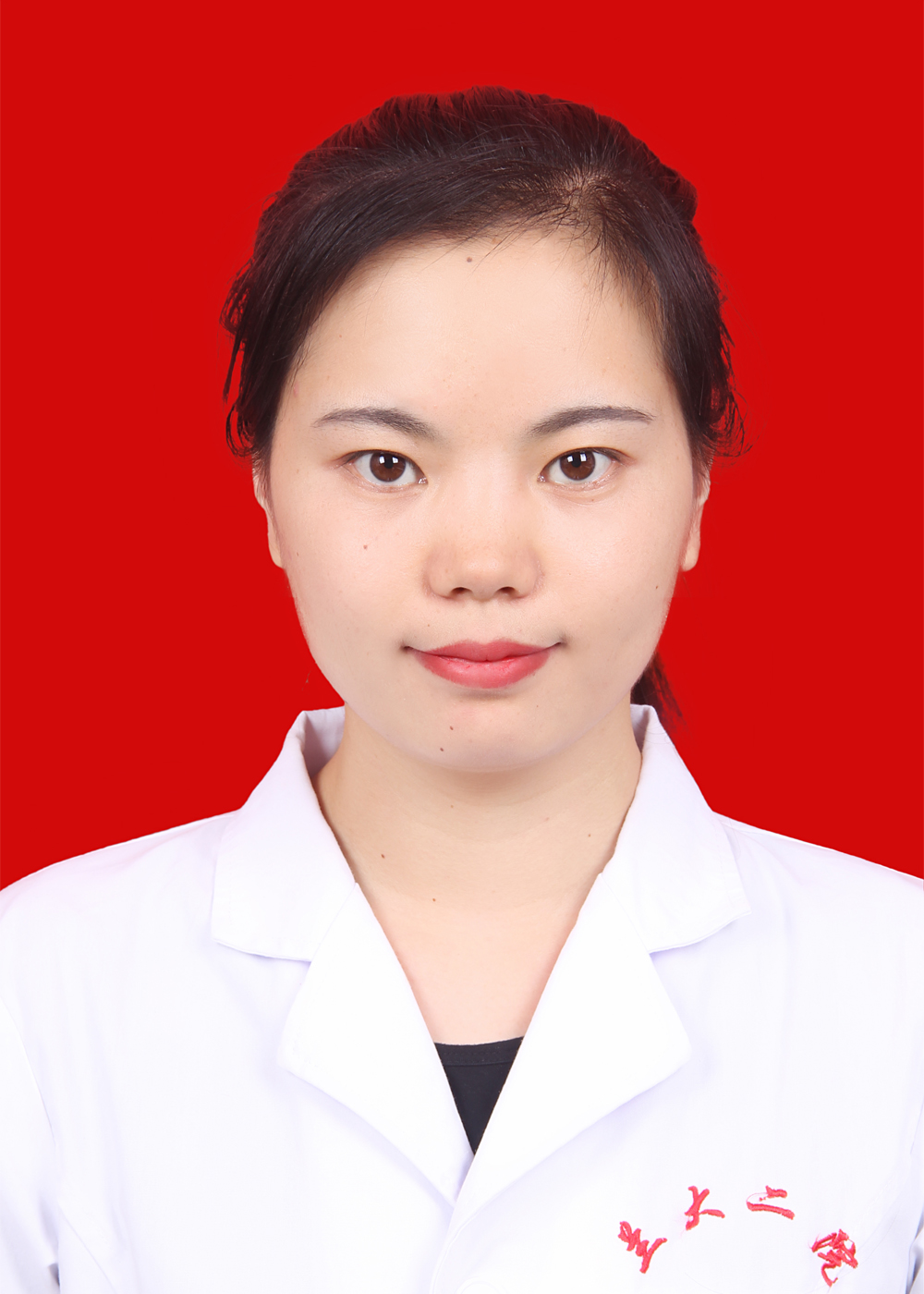 畢業(yè)于蘭州大學醫(yī)學院臨床醫(yī)學專業(yè)，從事超聲診斷工作十余年。
