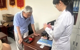 萬(wàn)元現(xiàn)金歸失主，拾金不昧顯風(fēng)尚