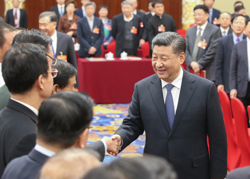 3月4日下午，中共中央總書記、國家主席、中央軍委主席習(xí)近平看望參加全國政協(xié)十三屆二次會(huì)議的文化藝術(shù)界、社會(huì)科學(xué)界委員，并參加聯(lián)組會(huì)，聽取意見和建議。中共中央政治局常委、全國政協(xié)主席汪洋參加看望和討論。