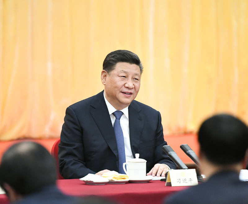 　　3月4日下午，中共中央總書記、國家主席、中央軍委主席習(xí)近平看望參加全國政協(xié)十三屆二次會(huì)議的文化藝術(shù)界、社會(huì)科學(xué)界委員，并參加聯(lián)組會(huì)，聽取意見和建議。中共中央政治局常委、全國政協(xié)主席汪洋參加看望和討論。
