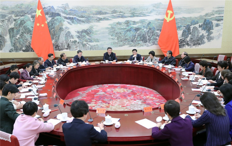 　　11月2日，中共中央總書記、國家主席、中央軍委主席習(xí)近平在中南海同全國婦聯(lián)新一屆領(lǐng)導(dǎo)班子成員集體談話并發(fā)表重要講話。新華社記者 鞠鵬 攝