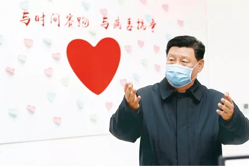 　　2020年2月10日，中共中央總書記、國家主席、中央軍委主席習(xí)近平在北京調(diào)研指導(dǎo)新冠肺炎疫情防控工作。這是習(xí)近平在朝陽區(qū)疾病預(yù)防控制中心調(diào)研。新華社記者 劉彬/攝