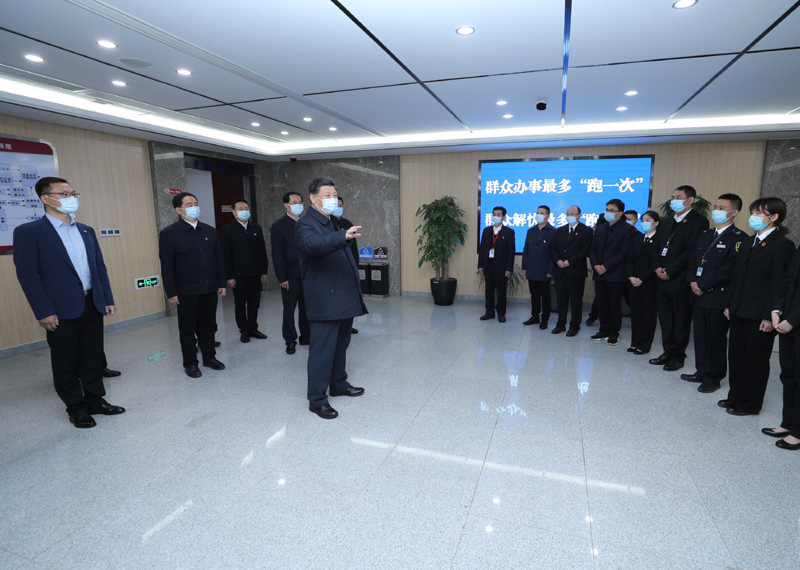 3月29日至4月1日，中共中央總書記、國家主席、中央軍委主席習近平在浙江考察。這是3月30日，習近平在湖州市安吉縣社會矛盾糾紛調(diào)處化解中心，了解群眾矛盾糾紛一站式接收、一攬子調(diào)處、全鏈條解決模式運行情況。