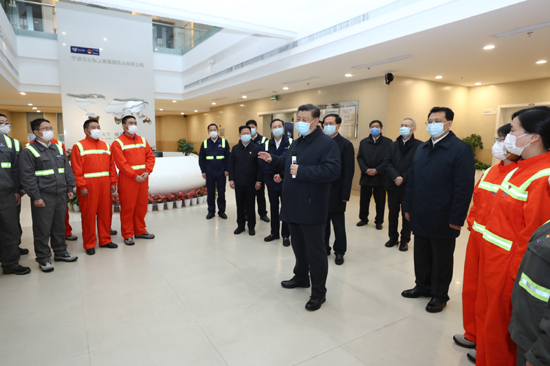 3月29日至4月1日，中共中央總書記、國家主席、中央軍委主席習近平在浙江考察。這是3月29日，習近平在寧波舟山港穿山港區(qū)，同港口職工代表親切交流。