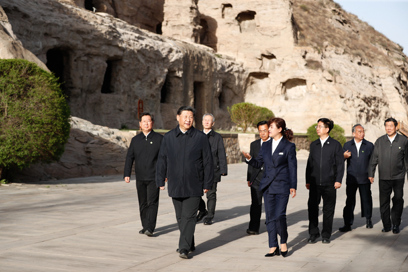 5月11日至12日，中共中央總書記、國家主席、中央軍委主席習(xí)近平在山西考察。這是5月11日下午，習(xí)近平在大同市云岡石窟考察歷史文化遺產(chǎn)保護情況。新華社記者 劉彬 攝