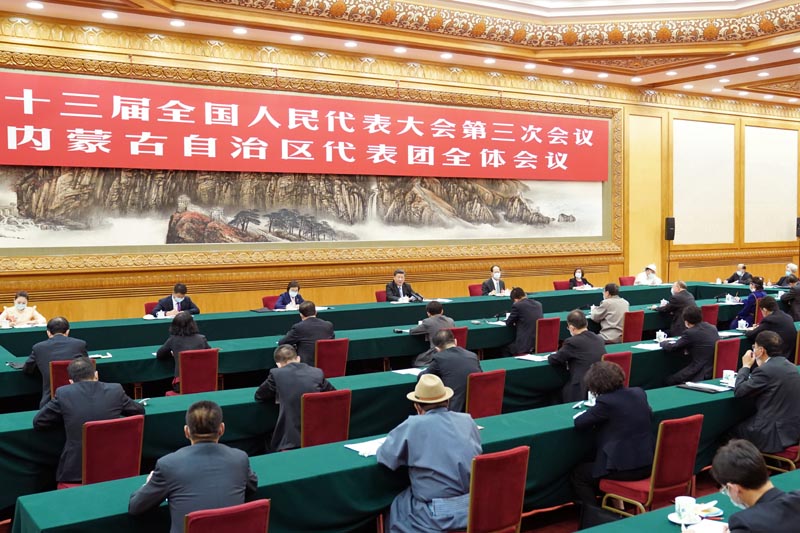 5月22日，中共中央總書記、國家主席、中央軍委主席習(xí)近平參加十三屆全國人大三次會議內(nèi)蒙古代表團的審議。 新華社記者 黃敬文 攝