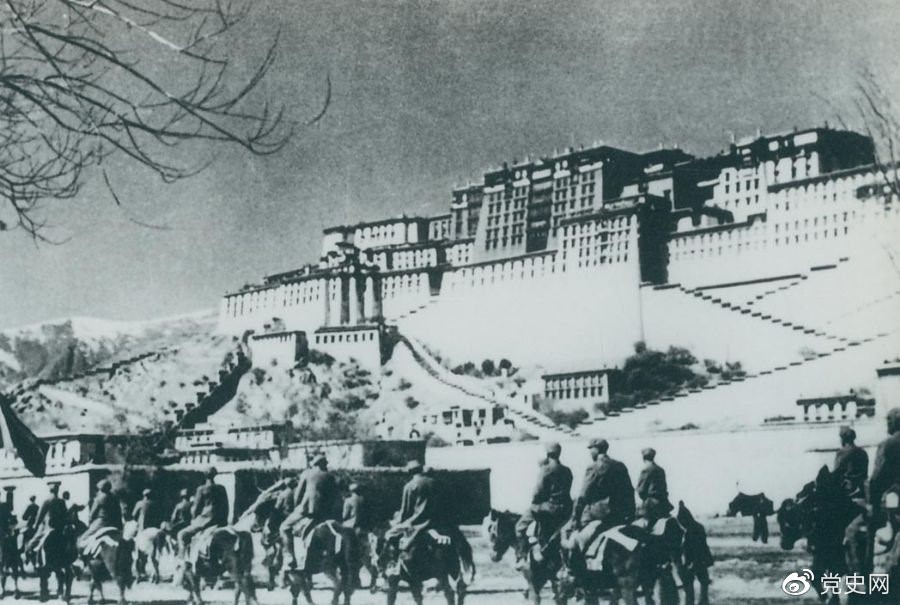 1951年10月26日，人民解放軍進(jìn)藏部隊(duì)進(jìn)駐拉薩。