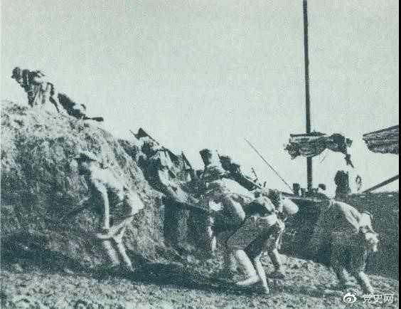 1949年5月23日，人民解放軍向上海國民黨政府軍隊(duì)發(fā)起總攻，占領(lǐng)了黃浦江堤。