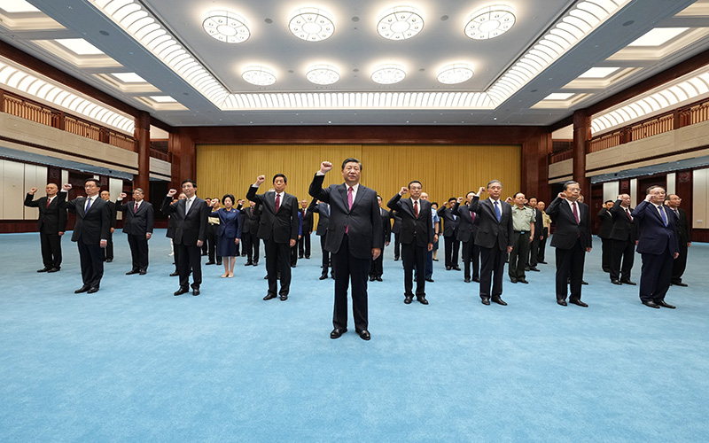 6月18日，黨和國(guó)家領(lǐng)導(dǎo)人習(xí)近平、李克強(qiáng)、栗戰(zhàn)書、汪洋、王滬寧、趙樂際、韓正、王岐山等在中國(guó)共產(chǎn)黨歷史展覽館參觀“‘不忘初心、牢記使命’中國(guó)共產(chǎn)黨歷史展覽”。這是參觀結(jié)束后，習(xí)近平帶領(lǐng)黨員領(lǐng)導(dǎo)同志一起重溫入黨誓詞。
