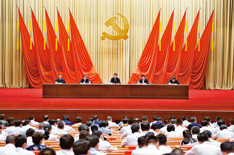 　　2021年9月1日，2021年秋季學期中央黨校（國家行政學院）中青年干部培訓班在中央黨校開班。中共中央總書記、國家主席、中央軍委主席習近平在開班式上發(fā)表重要講話。 新華社記者 翟健嵐/攝